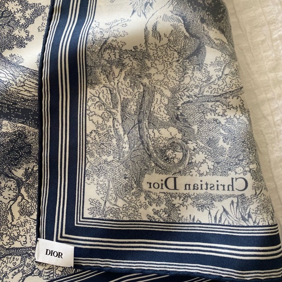 Christian Dior Ivory & Navy Blue Silk Twill - Picture 7 of 8